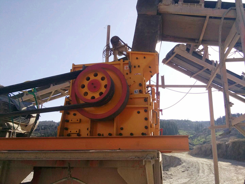 云南中天礦山機械設備制造,云南昆明鵝卵石、玄武巖、花崗巖、石灰巖鄂式破碎機,反擊式破碎機,二合一破碎機,制砂機,給料機,石料生產線,制砂生產線-新產品展示案例-圖片中心